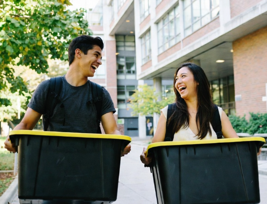 Students moving into campus residence with ToteRental totes